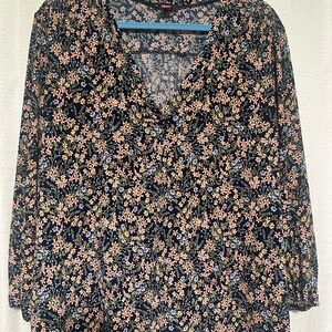 Vince Camuto Black Floral V-Neck Blouse